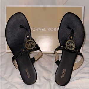 MK Melodie thong sandals